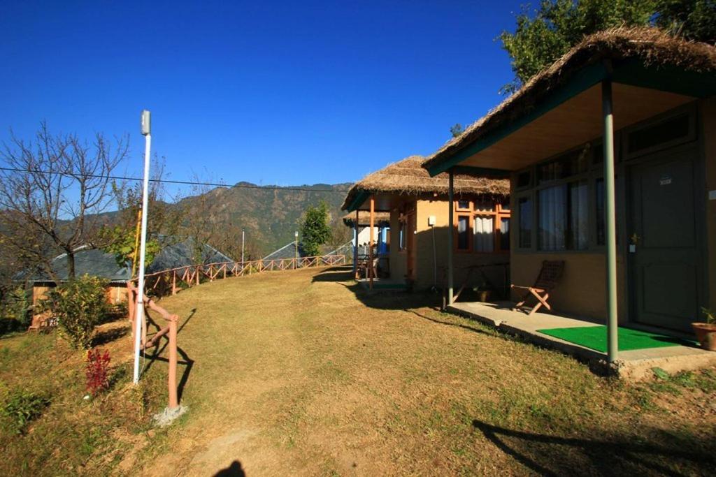 Oyo 43476 Vatika Resort Shimla Ruang foto